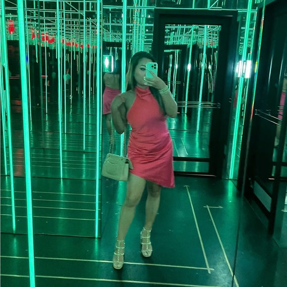 Pink satin halter dress - Picture 3 of 3